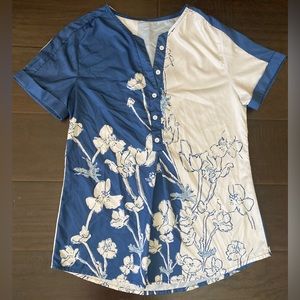 Floral Woman’s Shirt blue/white polyester Size Medium/M
